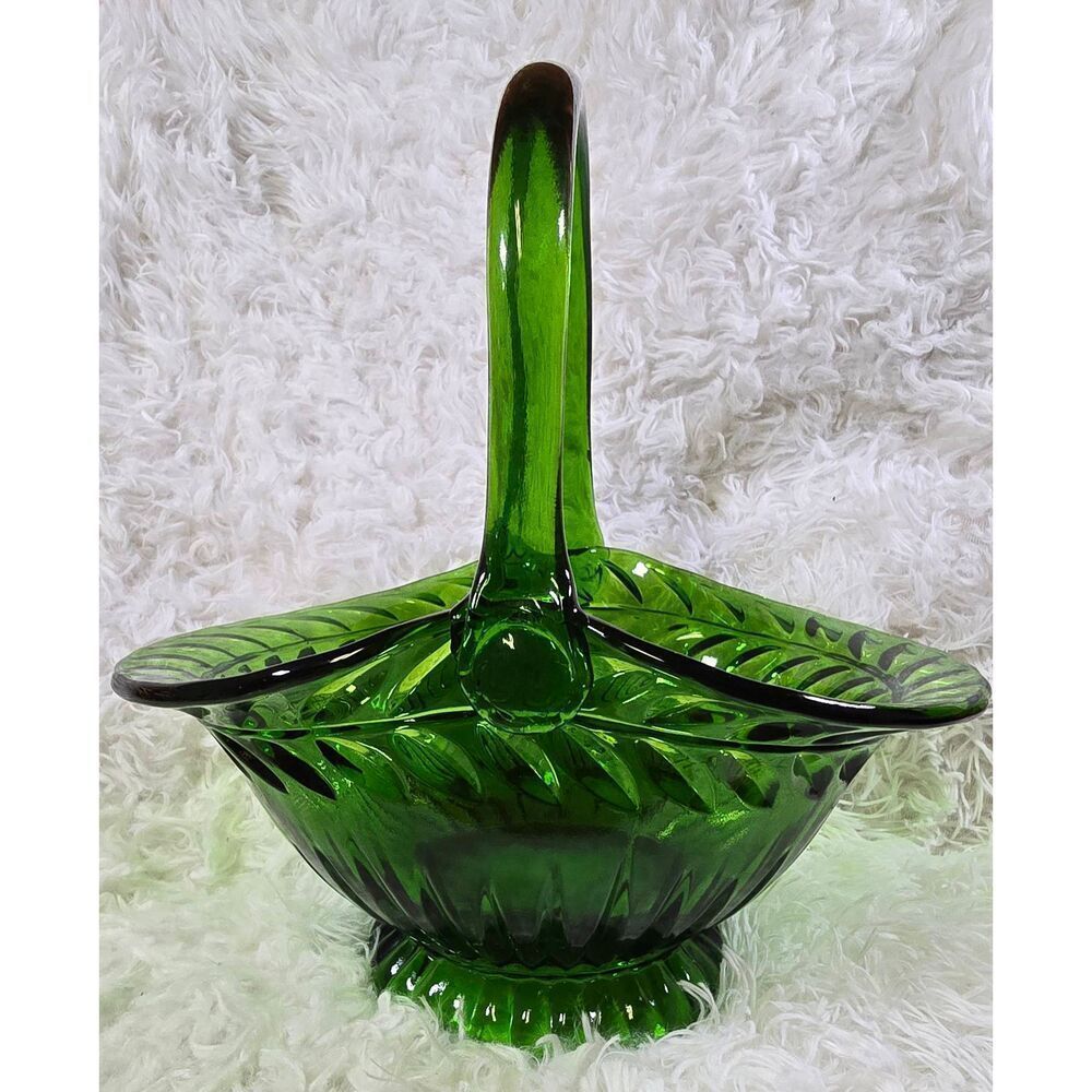 Tiara Exclusive Emerald Green Laurel Basket